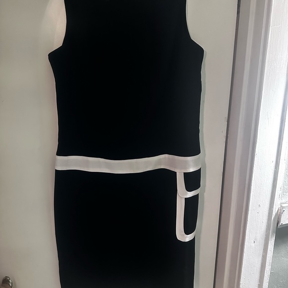 Sleeveless Black and White sheath dress never worn. - Picture 5 of 5